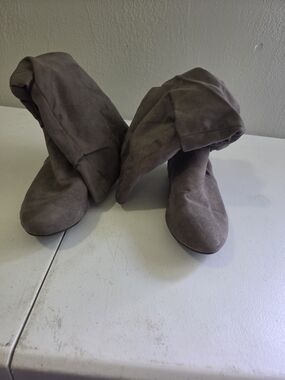 LOWER EAST SIDE Gray Slouchy Suede Boots